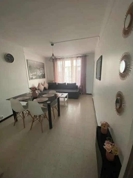Appartement T4 A Deux Pas De La Gare St Charles Marseille