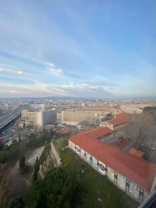 Appartement T4 A Deux Pas De La Gare St Charles Marseille