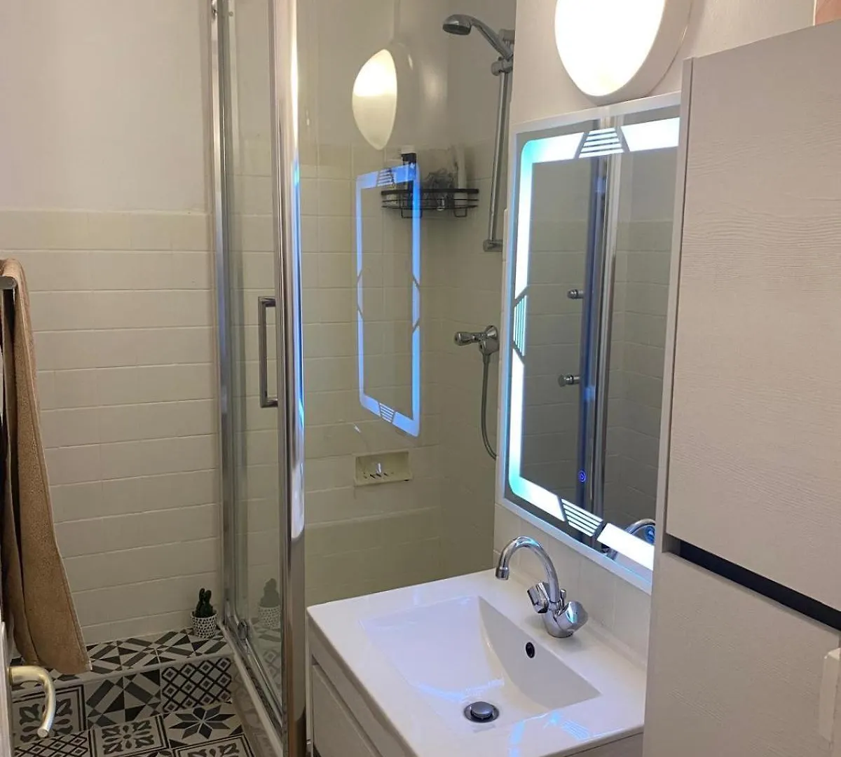 Appartement T4 A Deux Pas De La Gare St Charles Marseille Apartment